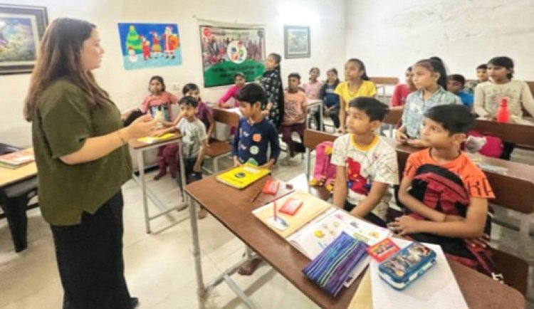 Amity Finishing School organizes a workshop titled, Tehzeeb and Tyohar for students